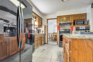 Private Yard & Patio! Overland Park Group Getaway - 3