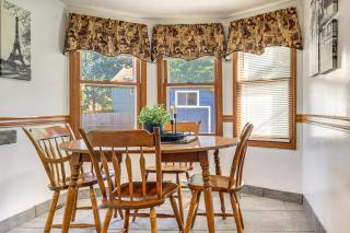 Private Yard & Patio! Overland Park Group Getaway - 1