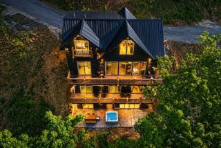 The Incredible Smoky Mtn Luxury Lake House 4 BR - 8