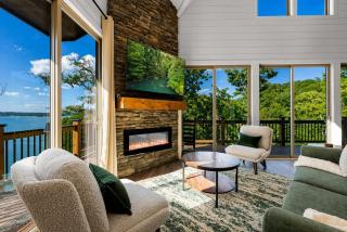 The Incredible Smoky Mtn Luxury Lake House 4 BR - 4