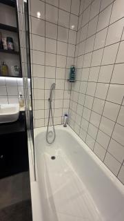 Bright Bedroom in Modern 2-Bed Flat - 3
