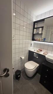 Bright Bedroom in Modern 2-Bed Flat - 8