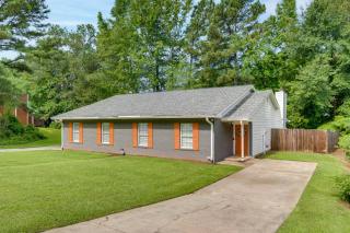 Atlanta Getaway w/ Private Yard: Near Airport - 8
