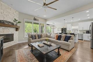 Fayetteville Retreat w Deck and Shared Pool - 0