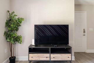 Cute 1bed 1bath | 2Queen Beds at 5 min walk to NRG - 2