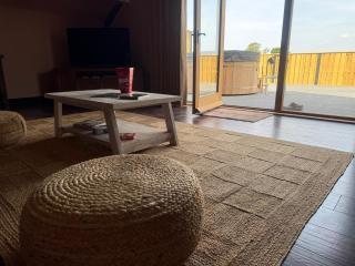 Coldharbour Loft with 'Hot Tub in the Sky' - 6