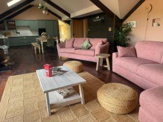Coldharbour Loft with 'Hot Tub in the Sky' - 5