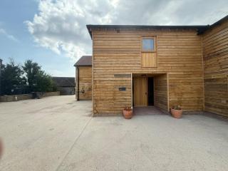Coldharbour Loft with 'Hot Tub in the Sky' - 2