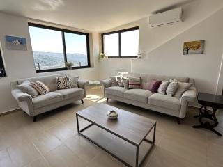 Charming 2BR Rooftop Terrace& Scenic Mountain View - 8