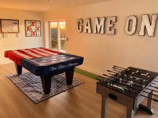 Breathtaking Lake Views Game Room Deck 4BR - 6