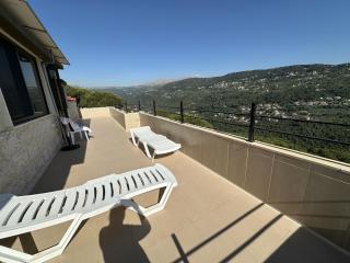 Charming 2BR Rooftop Terrace& Scenic Mountain View - 3