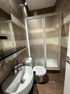 Charming 2BR Rooftop Terrace& Scenic Mountain View - 1