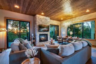 Luxury Retreat Indoor Waterfall Pool Sleeps 12 - 7