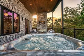 Luxury Retreat Indoor Waterfall Pool Sleeps 12 - 3