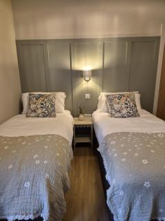 Clarke Cottage Guest House - 1