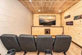 THE Cedar Lodge Games Hot Tub Movies Sleeps 20 - 5