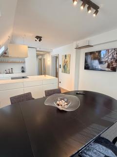 Große Wohnung in Zentrumsnähe 4 Schlafz Whg mit voll ausgestatteter Küche & Stellplatz - 6