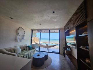 Beachfront , alberca y terraza - 0