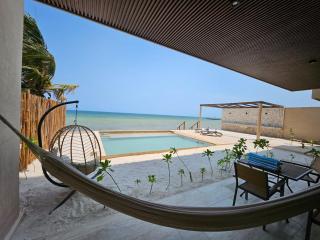 Beachfront , alberca y terraza - 7