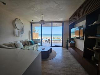 Beachfront , alberca y terraza - 5