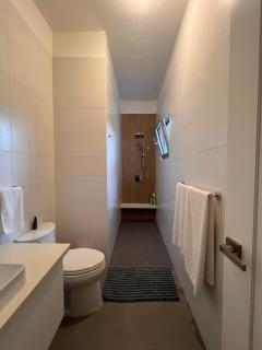 Beachside 2BR Pool La Perla - 4
