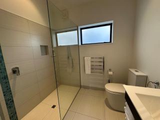 Kapiti Breeze, Walk to Beach, Golf and Cafes - 6