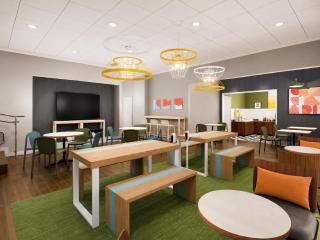 Spark by Hilton Sellersburg - 7