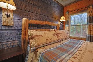 2BR Fishing Cabin w Fire Pit, Hot Tub, EV Charger - 9