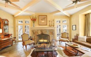 Crab Orchard Estate in Valle Crucis w Fireplace - 1