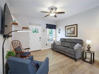 Bungalow Dream, Water & Electric are back-Fire Pit & fenced - 4