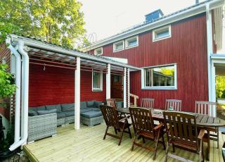 12 people, 4 bedrooms, close to the city center with a large deck - 7