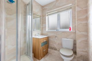 Elegant 3Br Home With Garden and Parking - 2