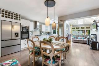 Elegant 3Br Home With Garden and Parking - 1