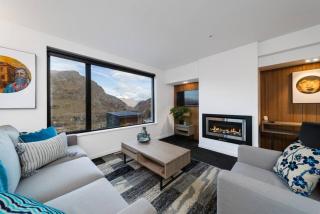 Modern Apartment with Mountain Views-free parking - 9