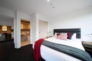 Modern Apartment with Mountain Views-free parking - 4