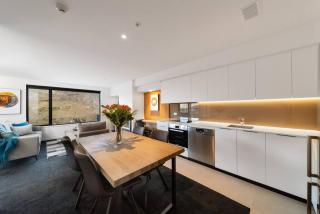 Modern Apartment with Mountain Views-free parking - 2