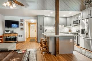 Sunshine Village #108- 1 +Loft , Sleeps 6. Steps from Free Town Shuttle ,Dog Friendly - 3