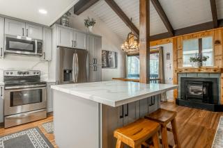 Sunshine Village #108- 1 +Loft , Sleeps 6. Steps from Free Town Shuttle ,Dog Friendly - 2