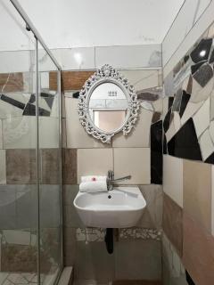 Howzit Habibi Guesthouse - 2