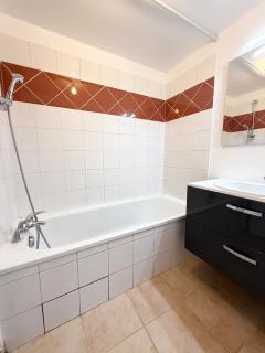 Large studio Independent sleeping area Swimming pool - 2