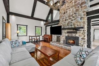 Waterfront Luxury - Giant Spa & Fire Pit - 9