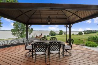 Waterfront Luxury - Giant Spa & Fire Pit - 8