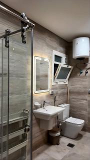 A luxury hotel unit overlooking the lake on the coast - 3