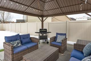 Golden Spike Retreat Hot Tub and Mountain Views - 4