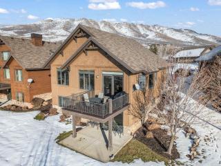 Eden Mountain Retreat House with HOA Pool Hot Tub Stunning Views - 5