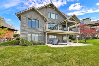 Stunning Mountain and Valley Views with Hot Tub Sleeps 16 - 7