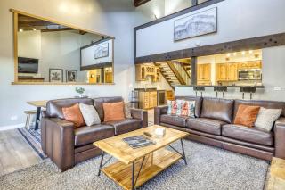 Amazing Lakefront Townhome with Lake & Pool Views Gas Grill Steps from Private Beach - 4