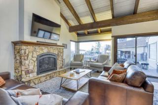 Amazing Lakefront Townhome with Lake & Pool Views Gas Grill Steps from Private Beach - 8