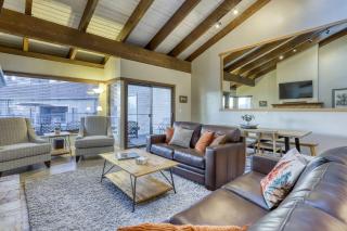 Amazing Lakefront Townhome with Lake & Pool Views Gas Grill Steps from Private Beach - 2