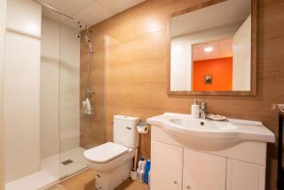 Mirador 2 del Mercado Central - habitacion con baño privado en el centro de la Ciudad Vella - 2